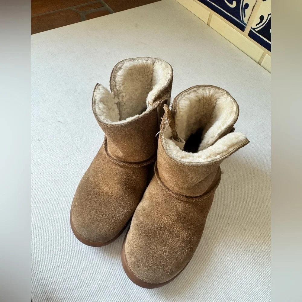 UGG Toddler Classic Short Boots Brown Suede Shearling Cozy Winter Shoes Scandi